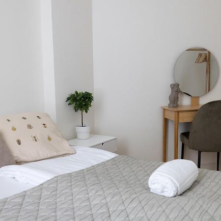 2Ndhomes City Center 2Br Apartment By The Finnish National Theatre With Balcony And Park View Helsinki Extérieur photo